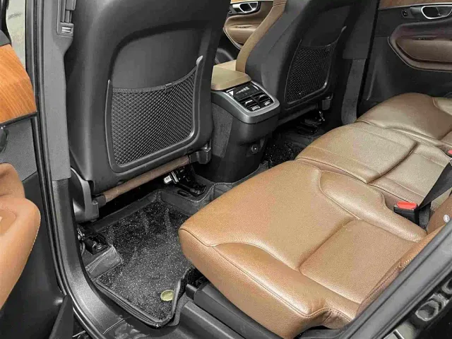 Volvo XC90 — Фото автомобиля 8