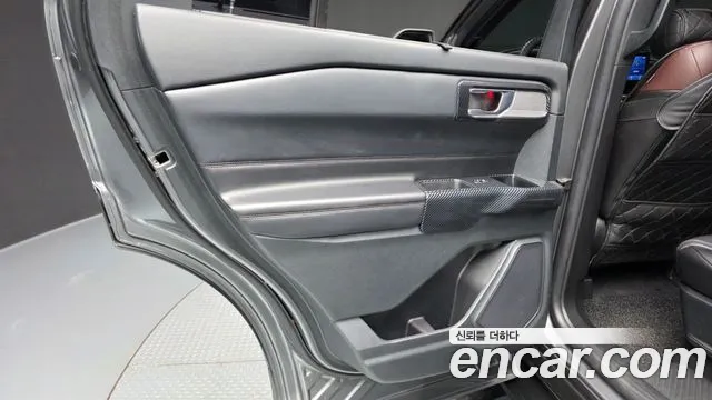 Ford Explorer Generation 6 — Фото автомобиля 25