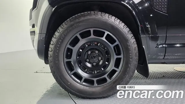 Land Rover Defender — Фото автомобиля 5
