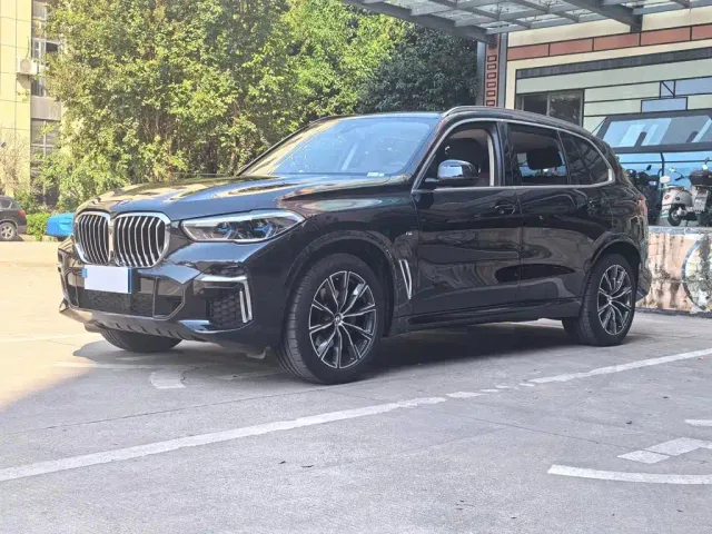 Фотография автомобиля — BMW X5