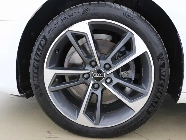 Audi A4L — Фото автомобиля 15
