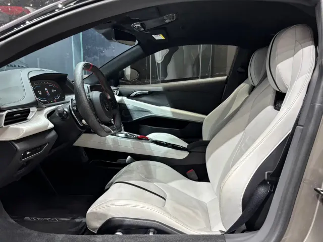 Lotus Emira — Фото автомобиля 6