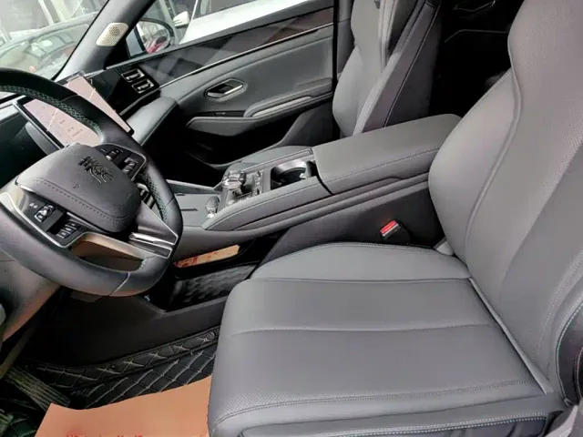 BYD Qin L — Фото автомобиля 14