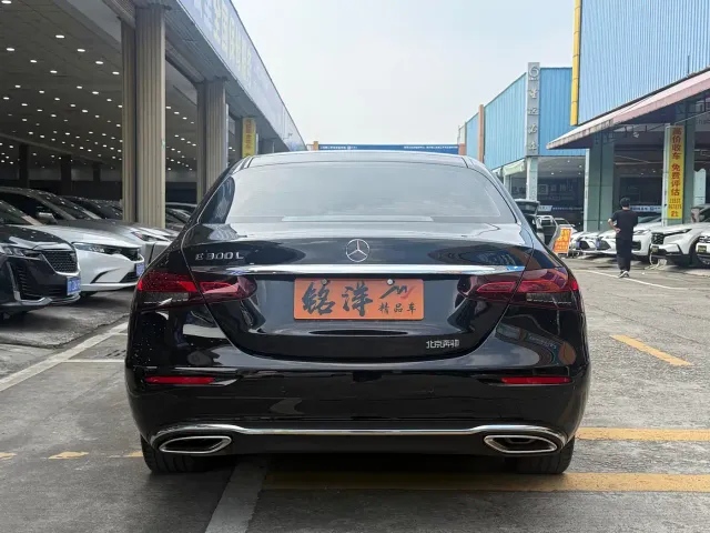 Mercedes-Benz E-Class — Фото автомобиля 4