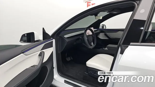 Tesla Model Y — Фото автомобиля 15