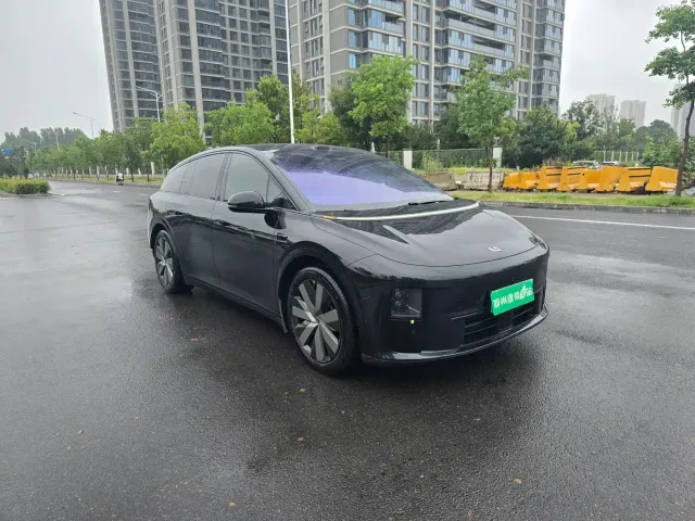 Li Auto i6 — Фото автомобиля 3
