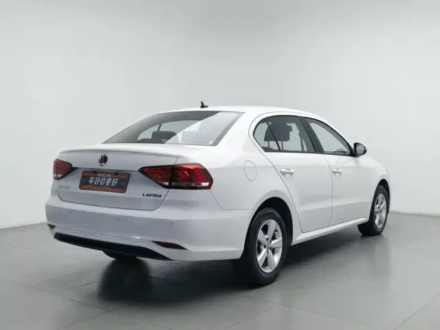Volkswagen Lavida — Фото автомобиля 2