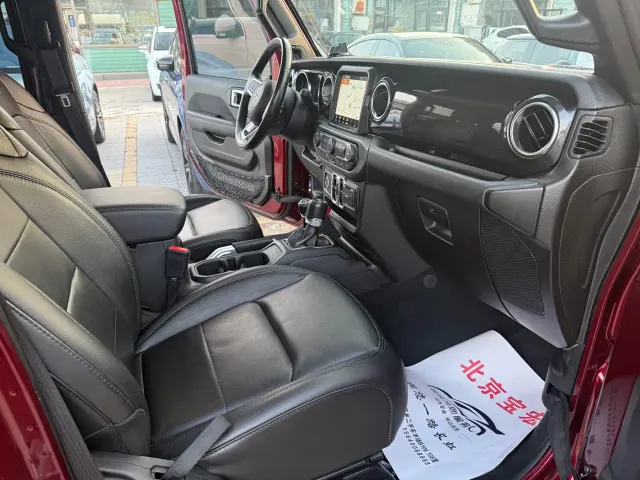 Jeep Wrangler — Фото автомобиля 9