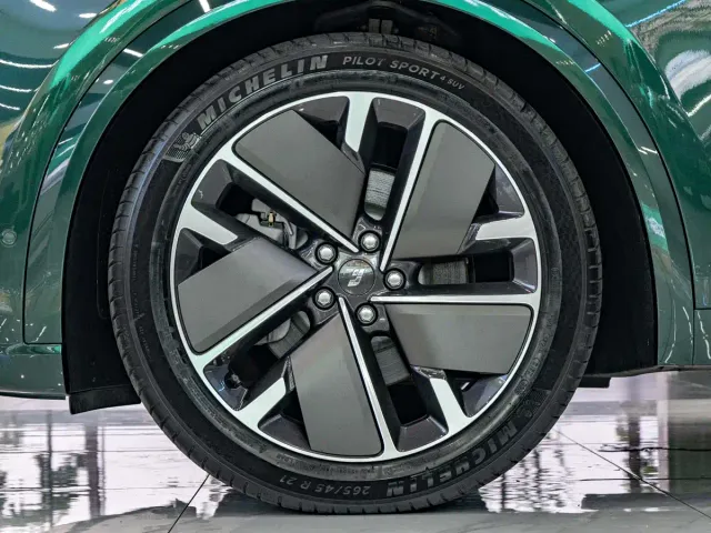 Li Auto L9 — Фото автомобиля 7