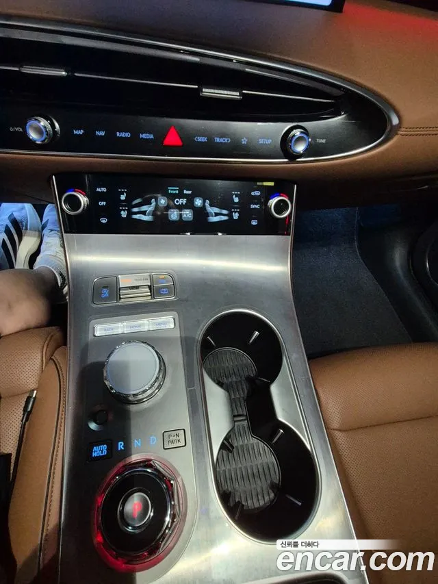 Genesis GV70 — Фото автомобиля 7