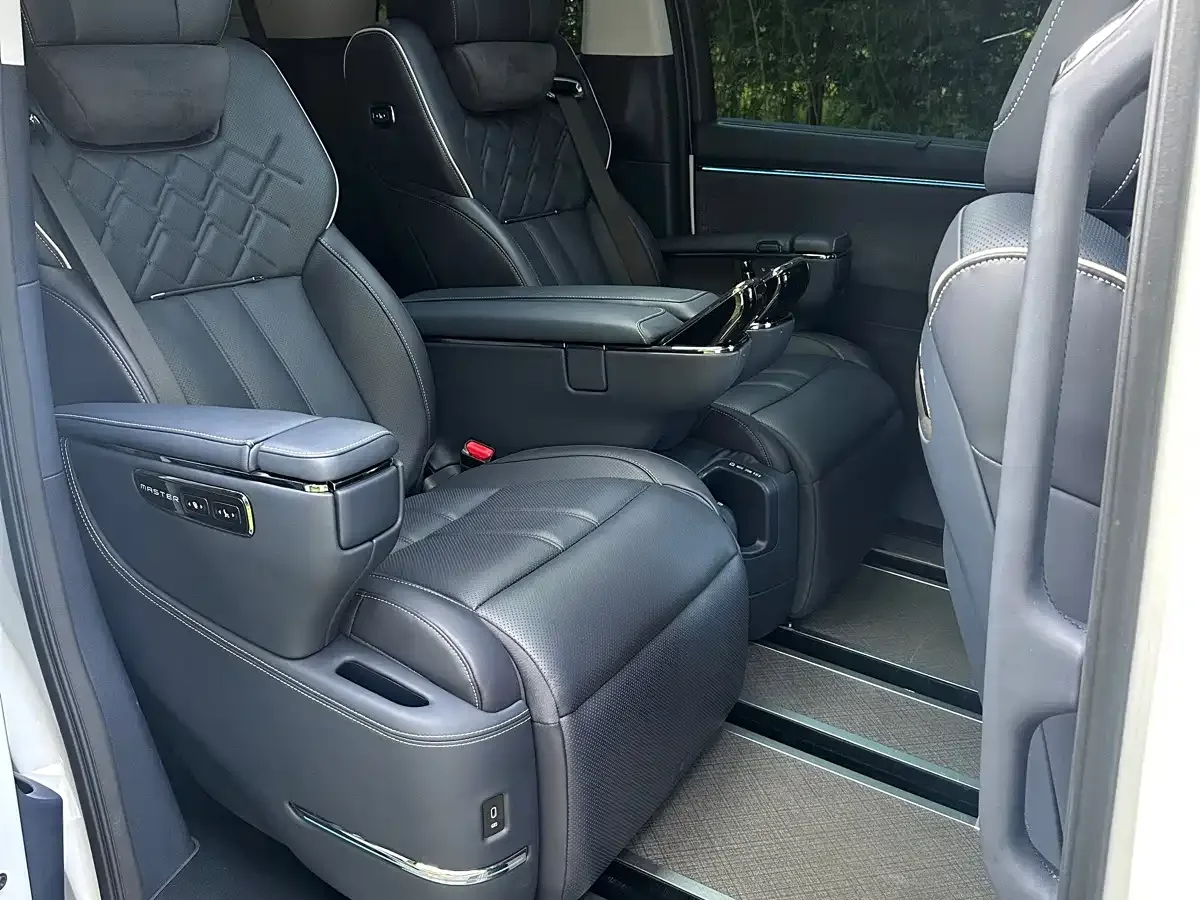 GAC Trumpchi Trumpchi Xiangwang M8 2025 Model QianKun Series Ultra First Class — Фото автомобиля 12
