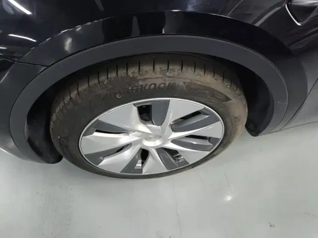 Tesla Model Y — Фото автомобиля 24