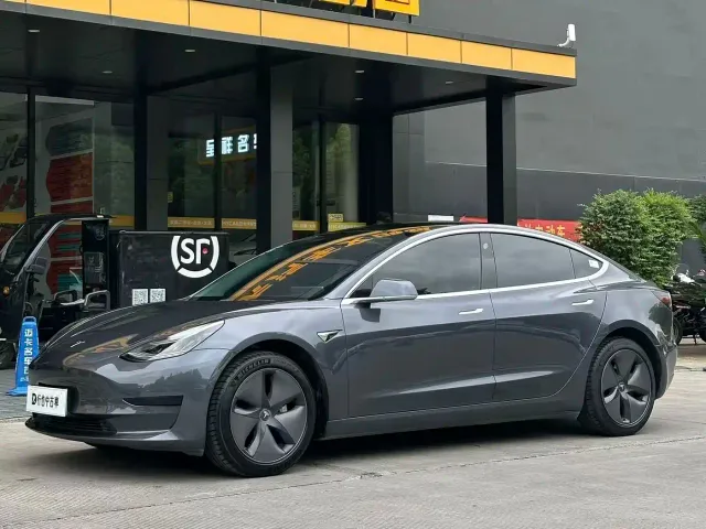 Фотография автомобиля — Tesla Model 3