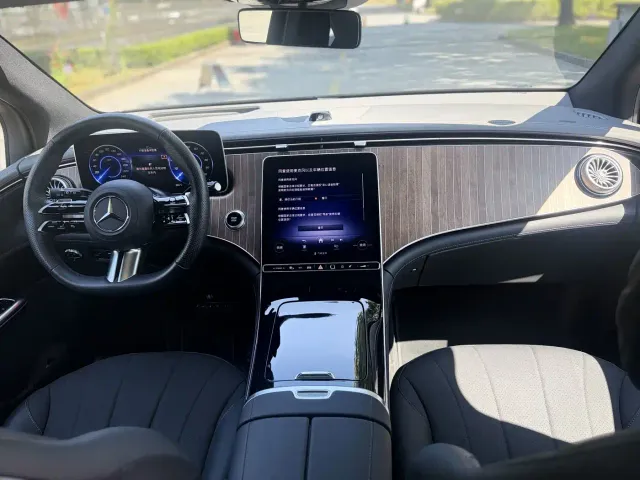Mercedes-Benz EQE SUV — Фото автомобиля 14