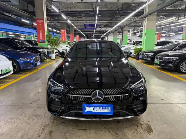 Mercedes-Benz E-Class — Фото автомобиля 3