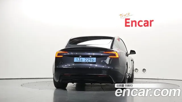 Tesla Model 3 — Фото автомобиля 3