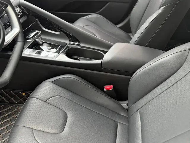 Hyundai Elantra — Фото автомобиля 15