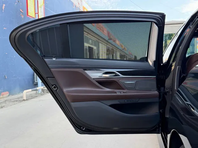BMW 7 Series — Фото автомобиля 10