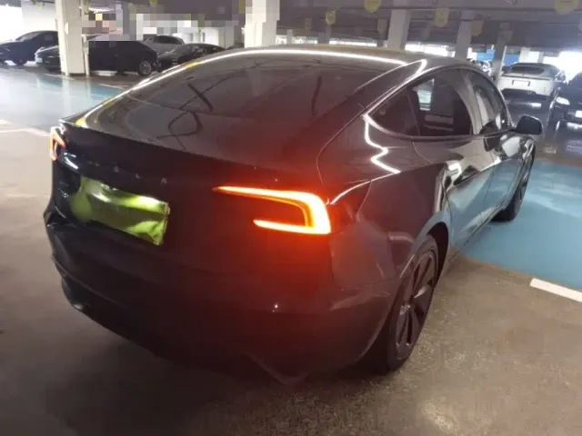 Tesla Model 3 — Фото автомобиля 6