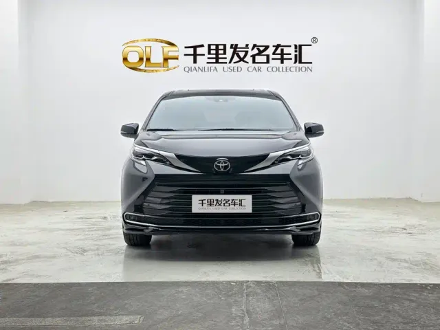 Toyota Sienna — Фото автомобиля 7