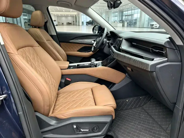 Audi Q6 — Фото автомобиля 11