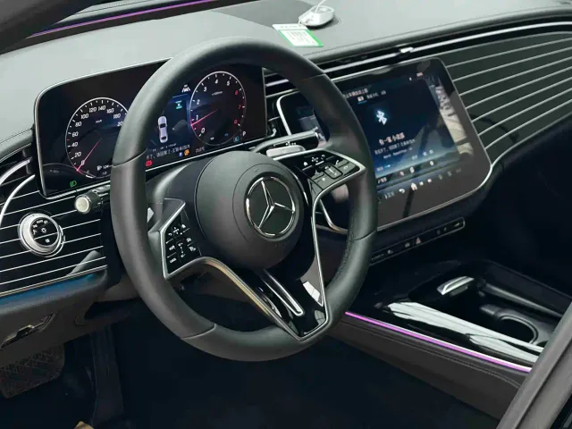 Mercedes-Benz E-Class — Фото автомобиля 4