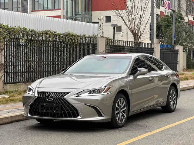 Lexus ES — Фото автомобиля 2