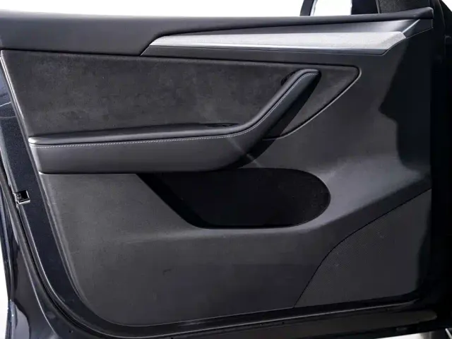 Tesla Model Y — Фото автомобиля 17