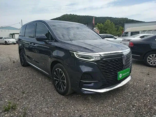 Roewe iMAX8 — Фото автомобиля 3