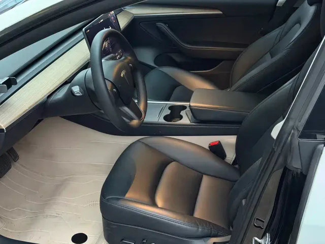 Tesla Model 3 — Фото автомобиля 4