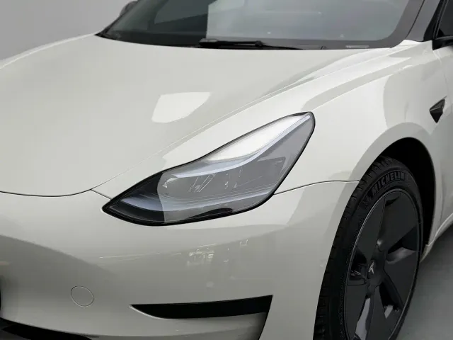 Tesla Model 3 — Фото автомобиля 14