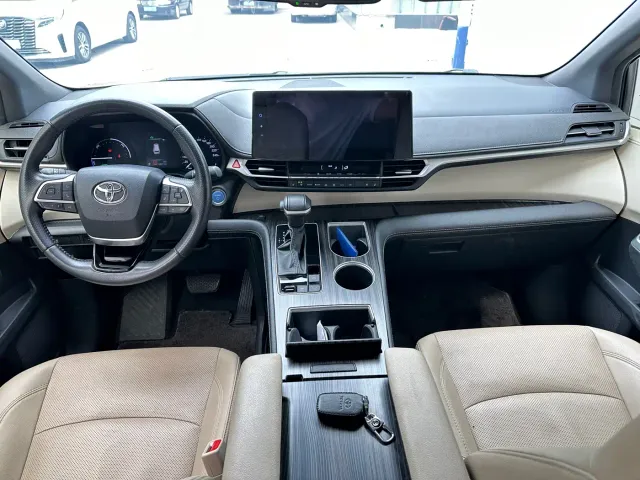 Toyota Sienna — Фото автомобиля 6