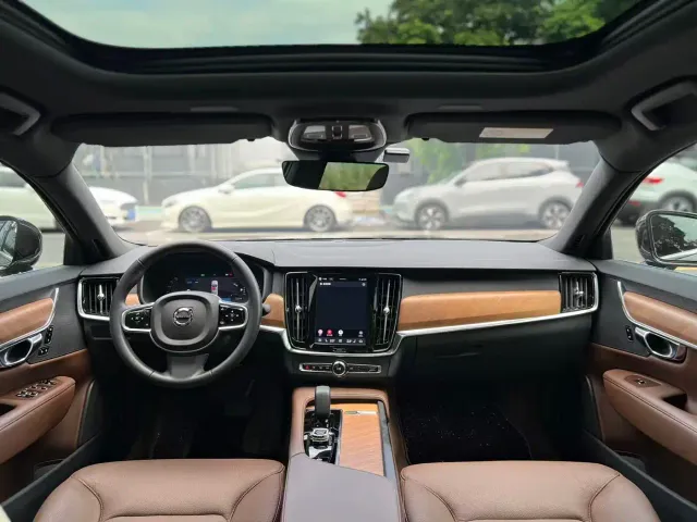 Volvo S90 — Фото автомобиля 4