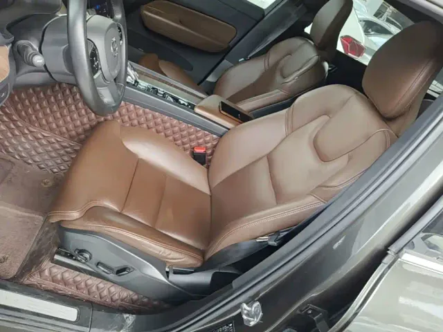 Volvo XC60 — Фото автомобиля 14