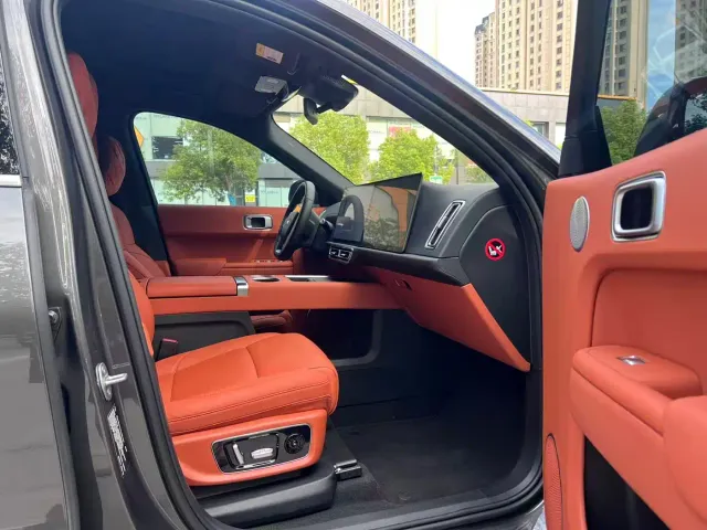 Li Auto L9 — Фото автомобиля 4
