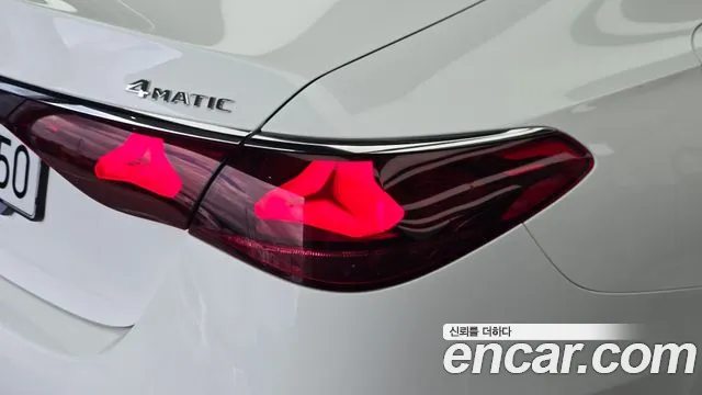 Mercedes-Benz E-Class — Фото автомобиля 22