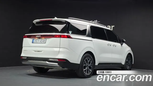 Kia Carnival Generation 4 — Фото автомобиля 2