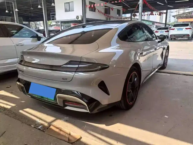 Xiaomi SU7 — Фото автомобиля 7