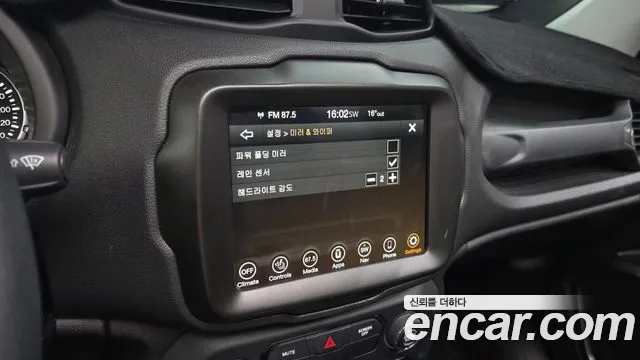 Jeep Renegade — Фото автомобиля 28