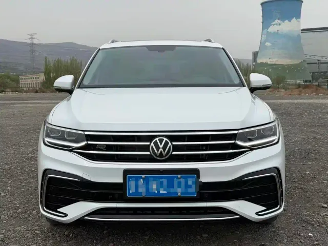 Volkswagen Tiguan L — Фото автомобиля 2