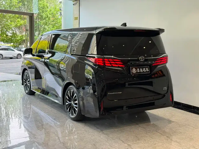 Toyota Alphard — Фото автомобиля 23