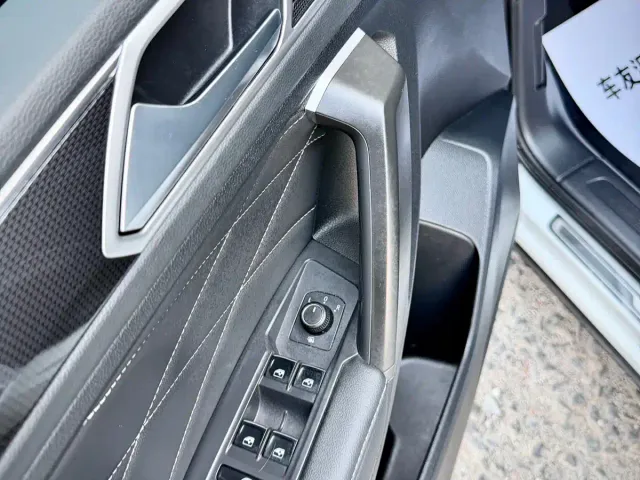 Volkswagen Tiguan L — Фото автомобиля 18