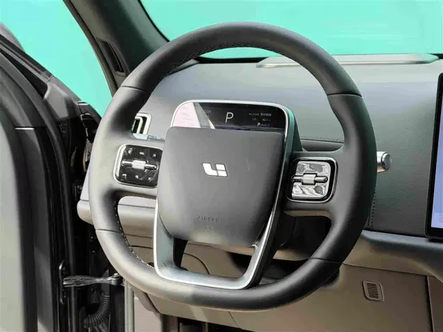 Li Auto L7 — Фото автомобиля 8