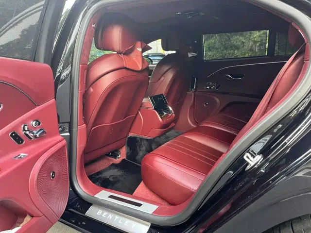 Bentley Flying Spur — Фото автомобиля 6