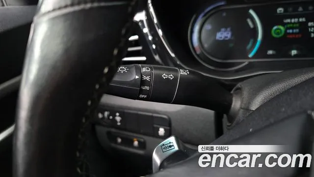 Kia Niro — Фото автомобиля 28