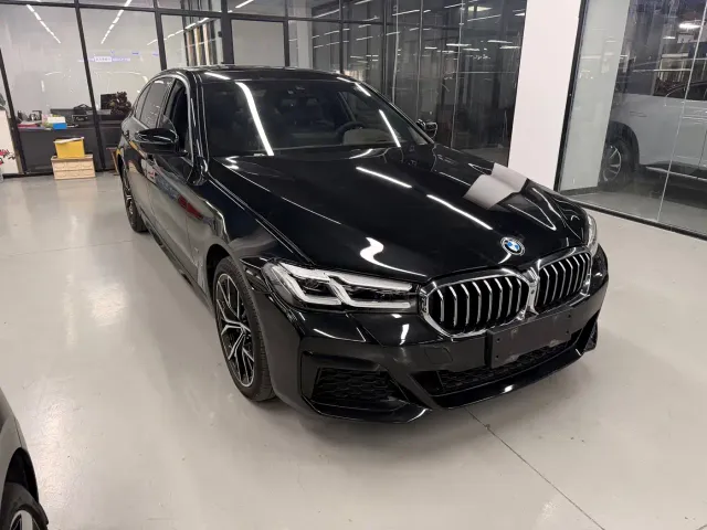 BMW BMW 5 Series 2023 530Li Premium M Sport Package — Фото автомобиля 3