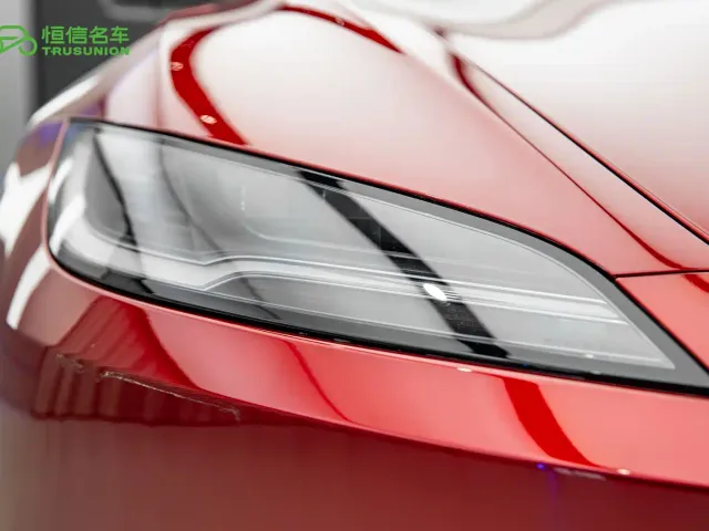 Tesla Model 3 — Фото автомобиля 10