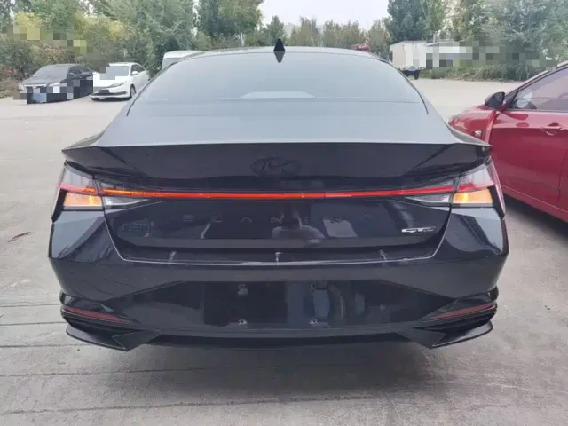 Hyundai Elantra — Фото автомобиля 5