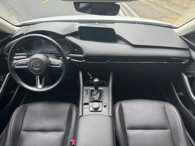 Mazda Axela — Фото автомобиля 11