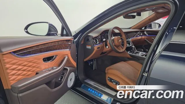 Bentley Flying Spur — Фото автомобиля 10